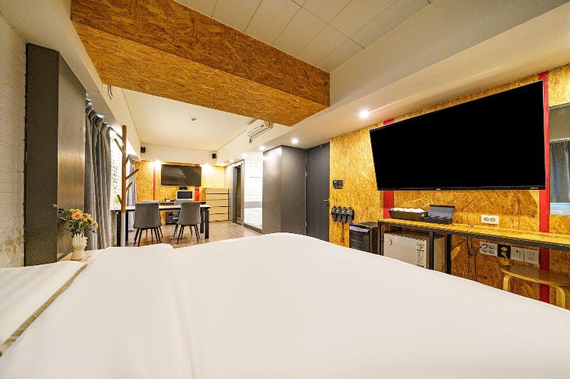 27 Hotel image