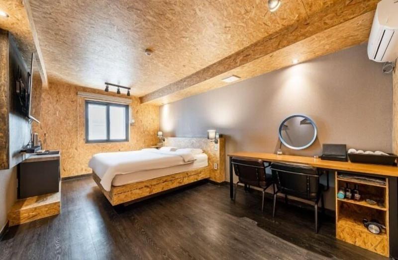 27 Hotel image