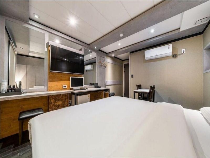 27 Hotel image