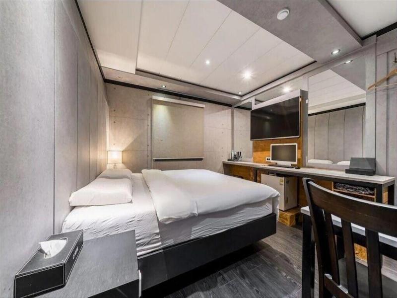 27 Hotel image