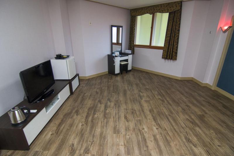 Hyundai Elliot Hotel and Resort image