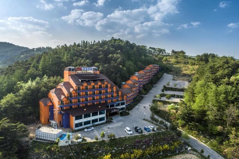 Hyundai Elliot Hotel and Resort image