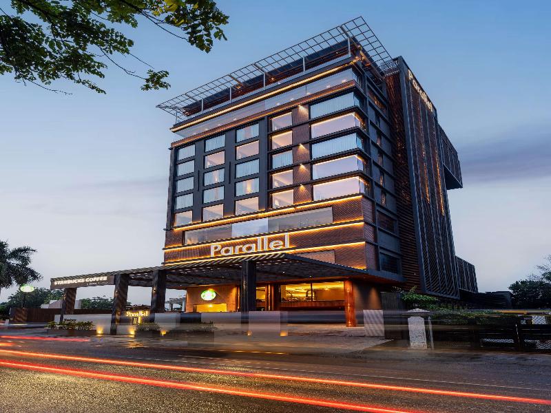 Parallel Hotels image