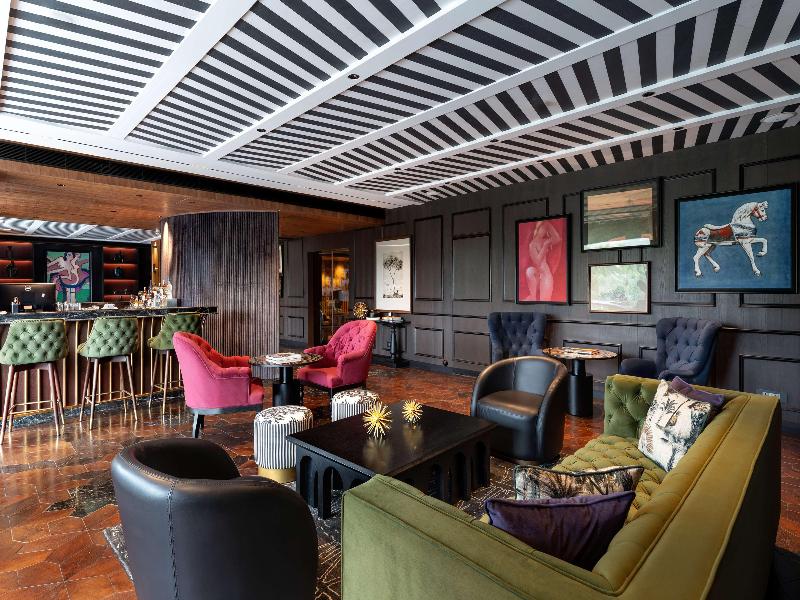 Parallel Hotels image