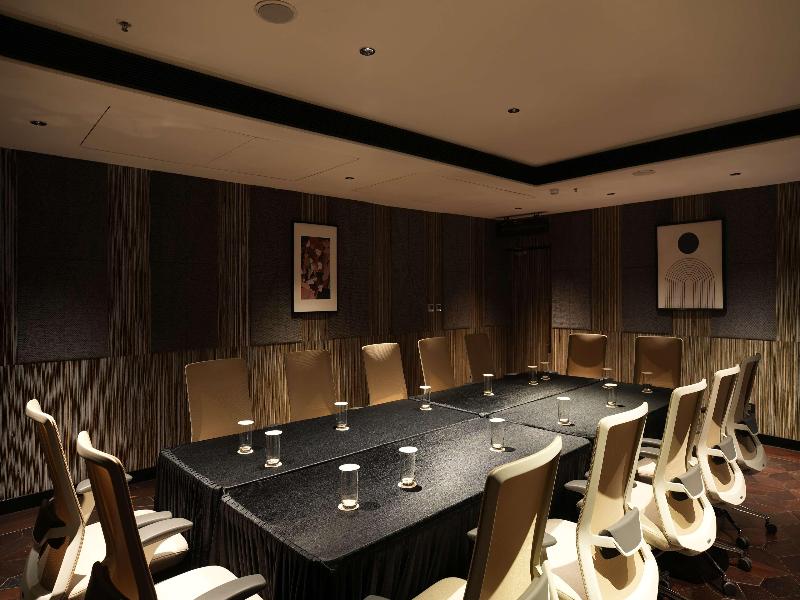 Parallel Hotels image