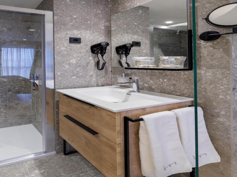 Inn Boutique Leon image