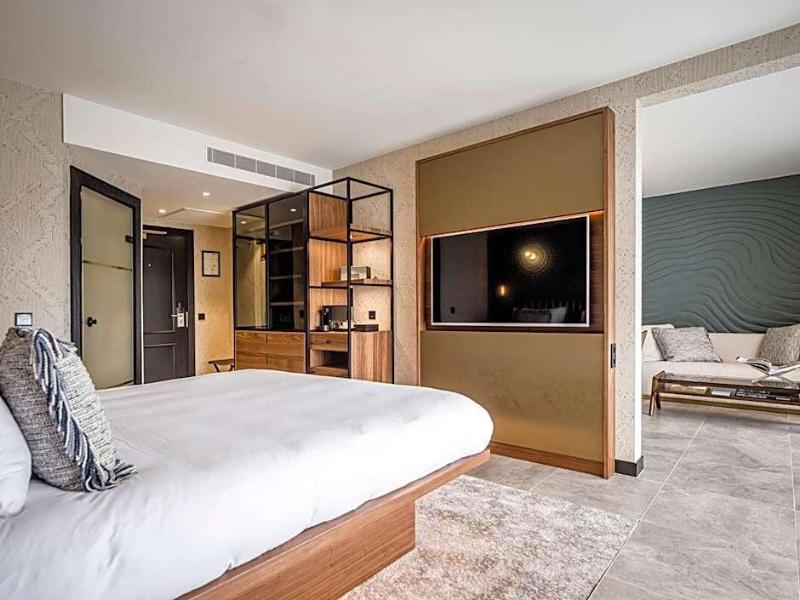 Alexander Hotel image