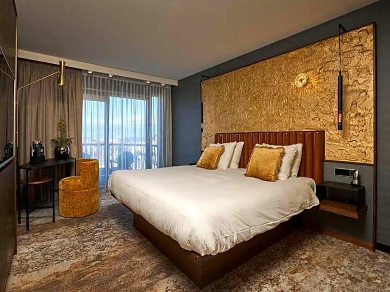 Alexander Hotel image