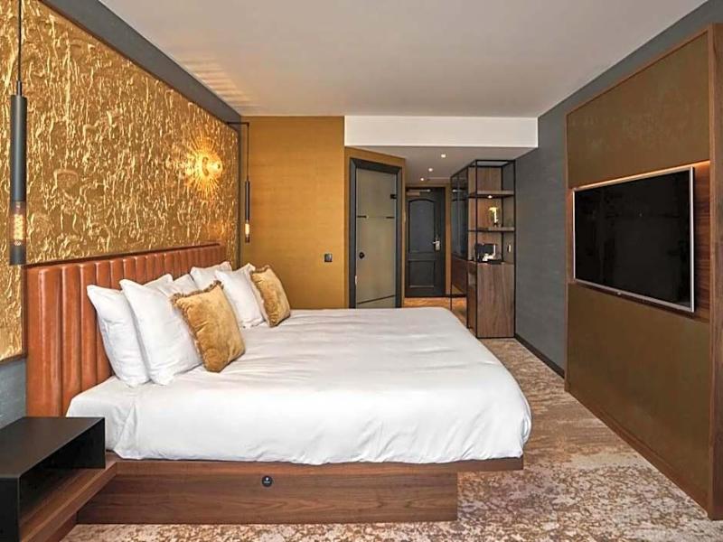 Alexander Hotel image