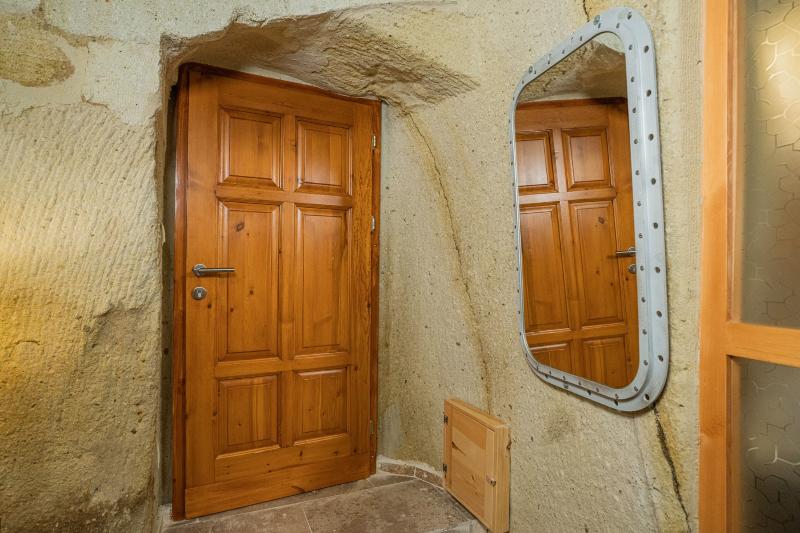 Bala Cave House 4
