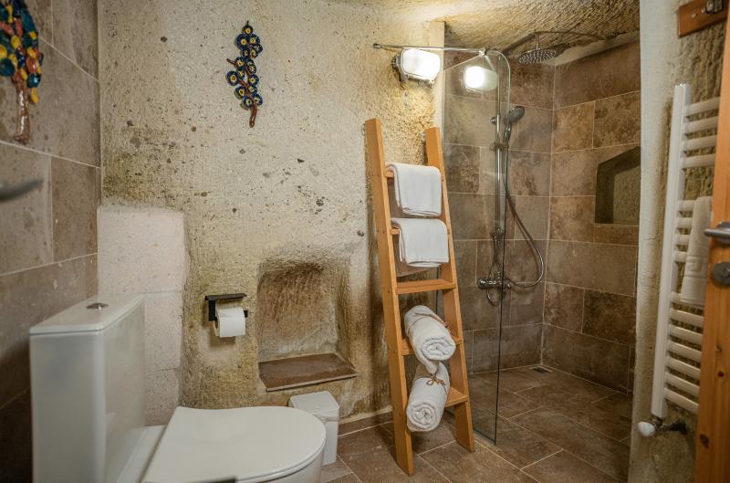 Bala Cave House 5