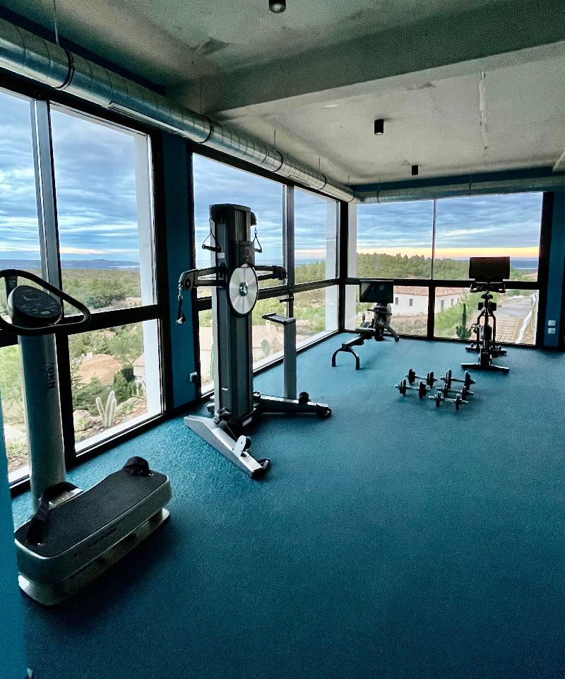 Suite 28 image