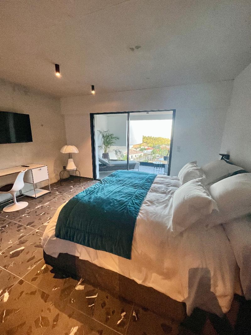 Suite 28 image