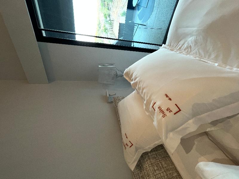 Suite 28 image