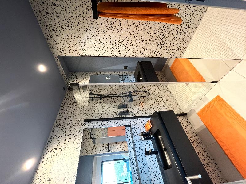 Suite 28 image