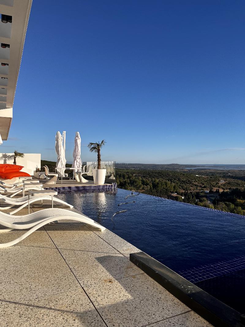 Suite 28 image