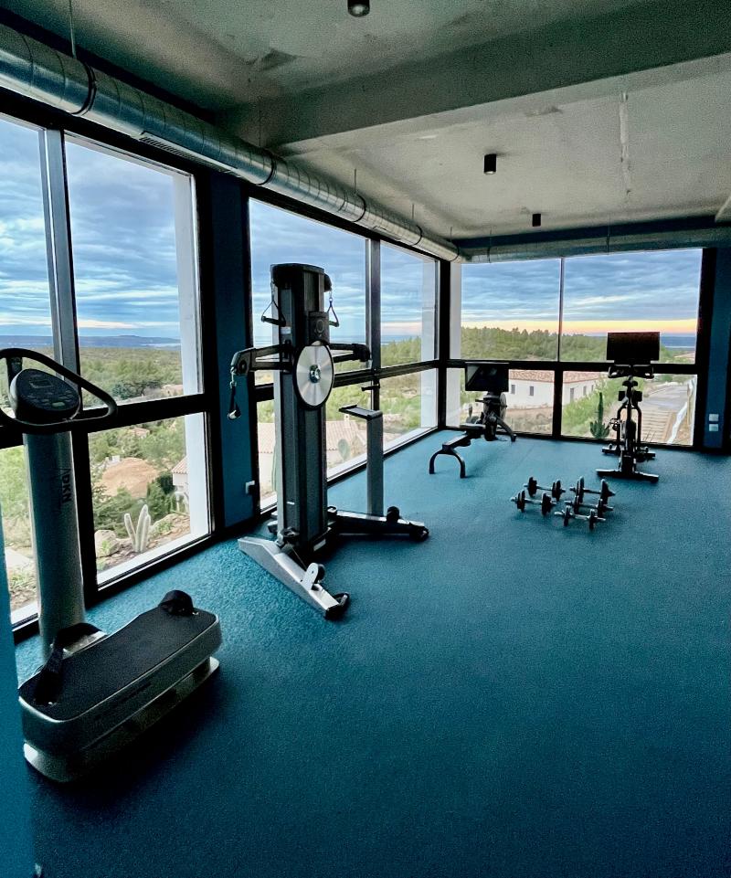 Suite 28 image