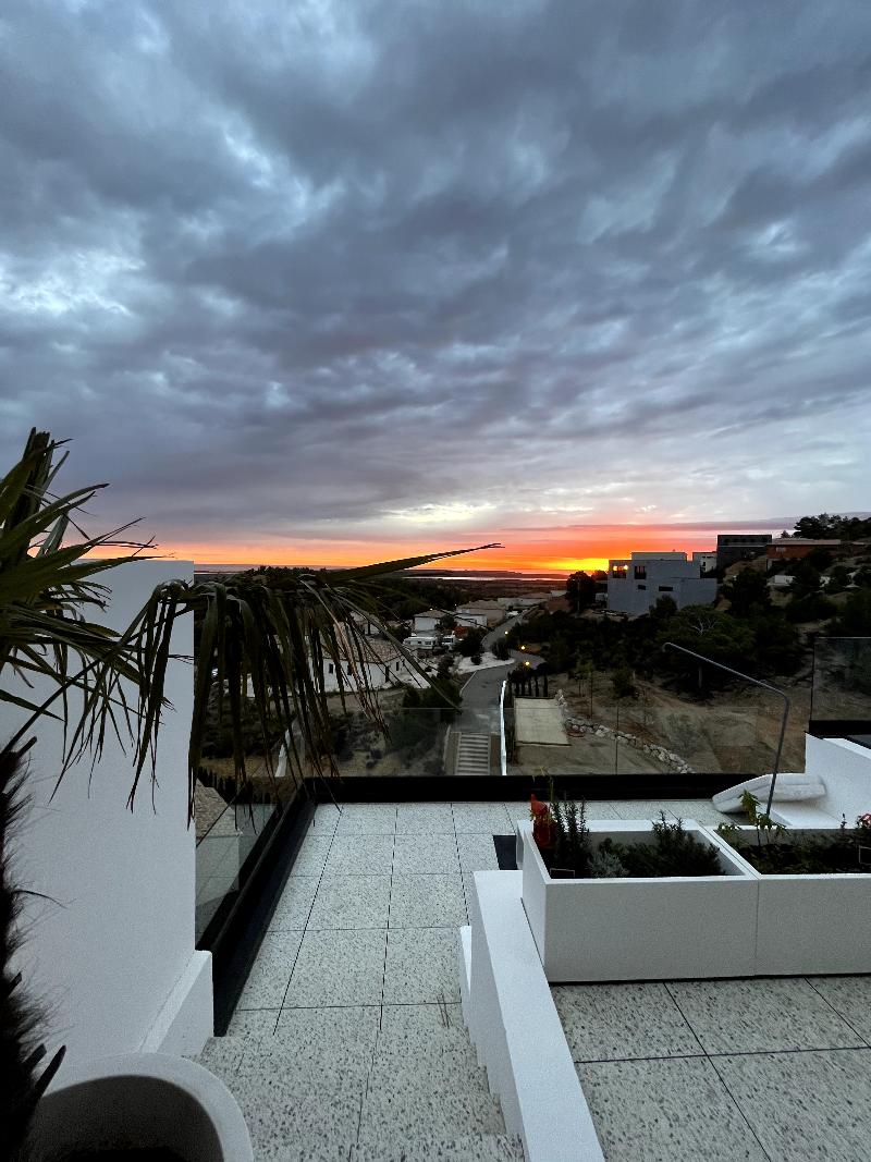 Suite 28 image