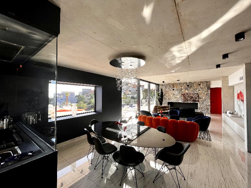 Suite 28 image