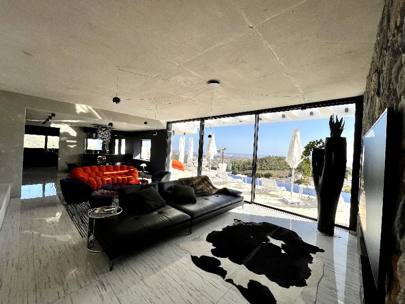 Suite 28 image
