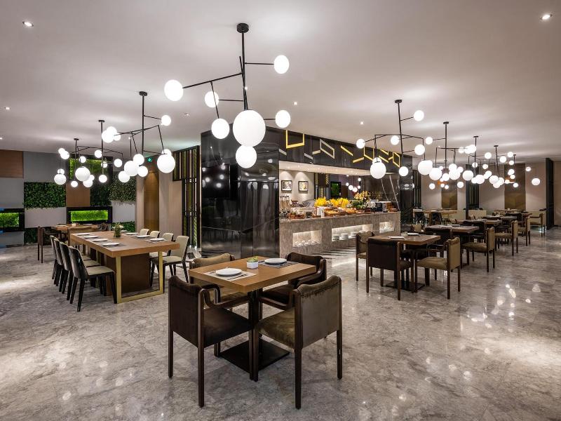 Crystal Orange Hotel Panjin Wenlv International Ci image