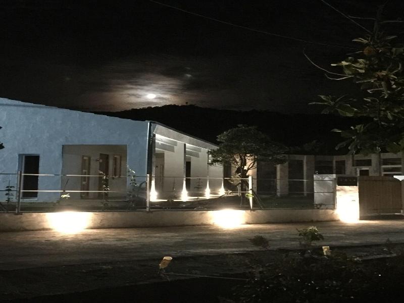 Mooning The Hill image