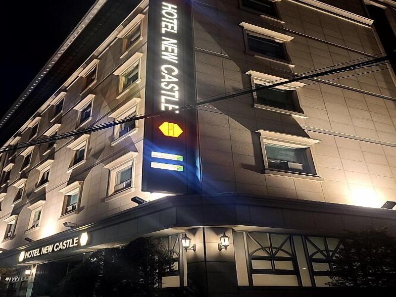 Hotel White Castle image