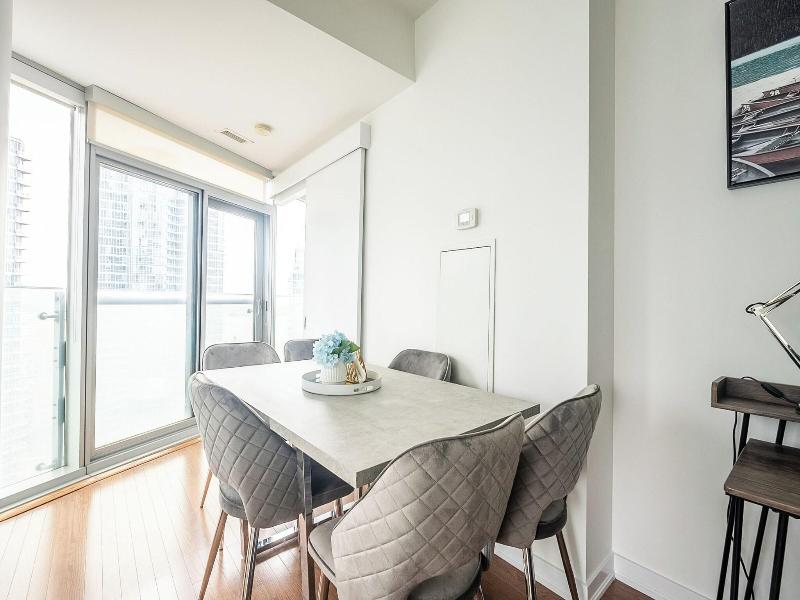 Globalstay. Maple Leaf Square