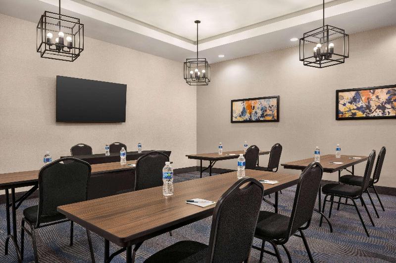 Hawthorn Suites by Wyndham Del Rio image