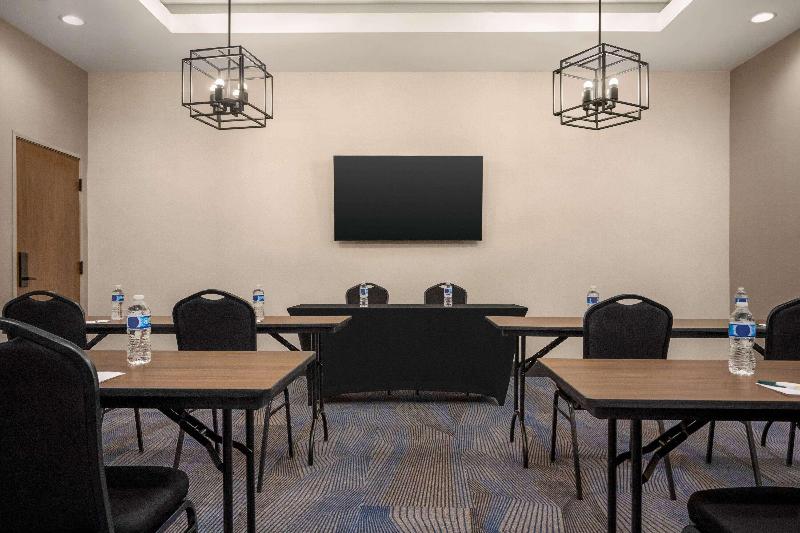 Hawthorn Suites by Wyndham Del Rio image