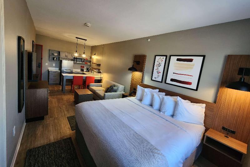 Hawthorn Suites by Wyndham Del Rio image