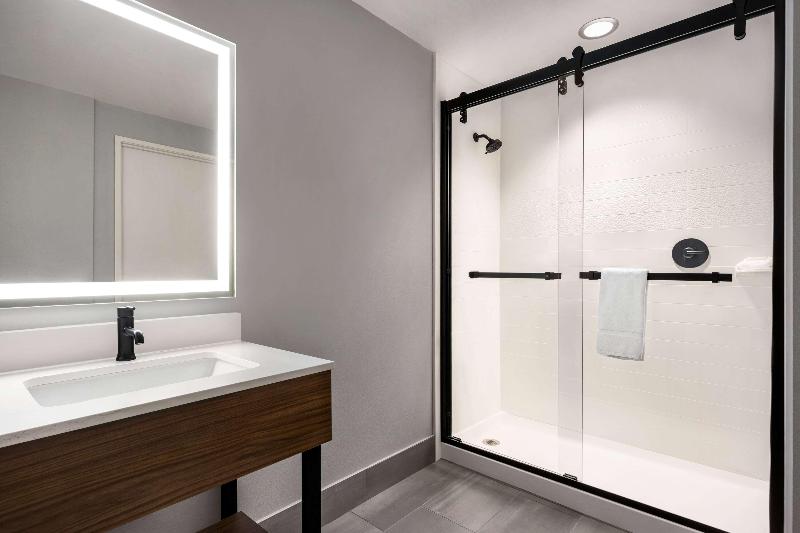 Hawthorn Suites by Wyndham Del Rio image
