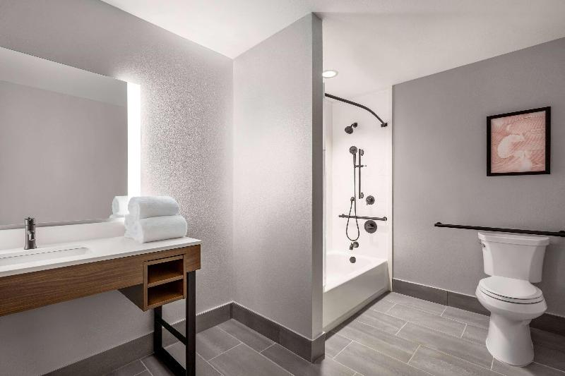 Hawthorn Suites by Wyndham Del Rio image