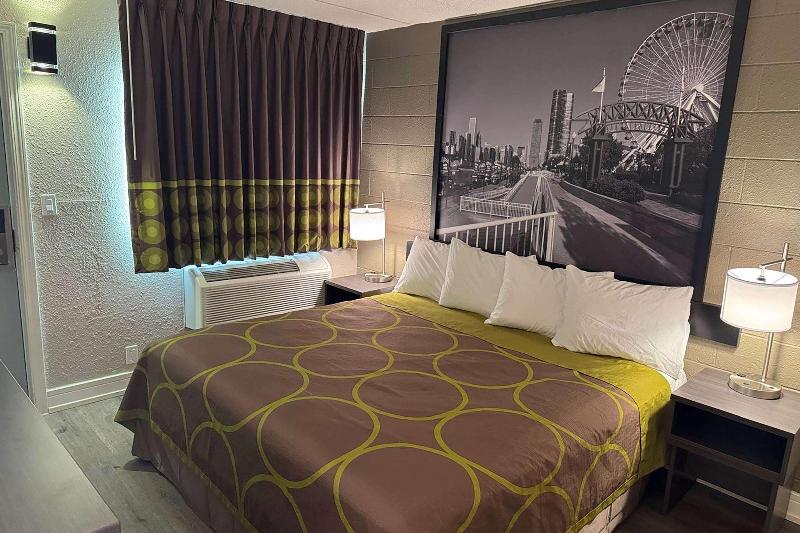 Super 8 By Wyndham Rockford South image