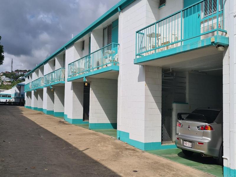 Emthree Seaside Apartments image