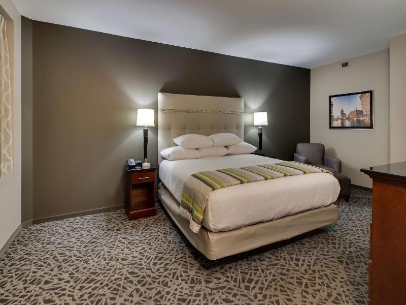 Drury Plaza Hotel Milwaukee Downtown image