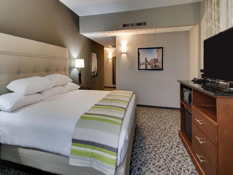 Drury Plaza Hotel Milwaukee Downtown image