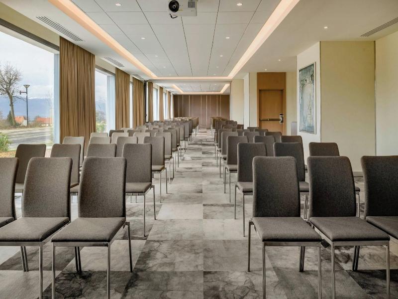 Ac Hotel By Marriott Saint-julien-en-genevois image
