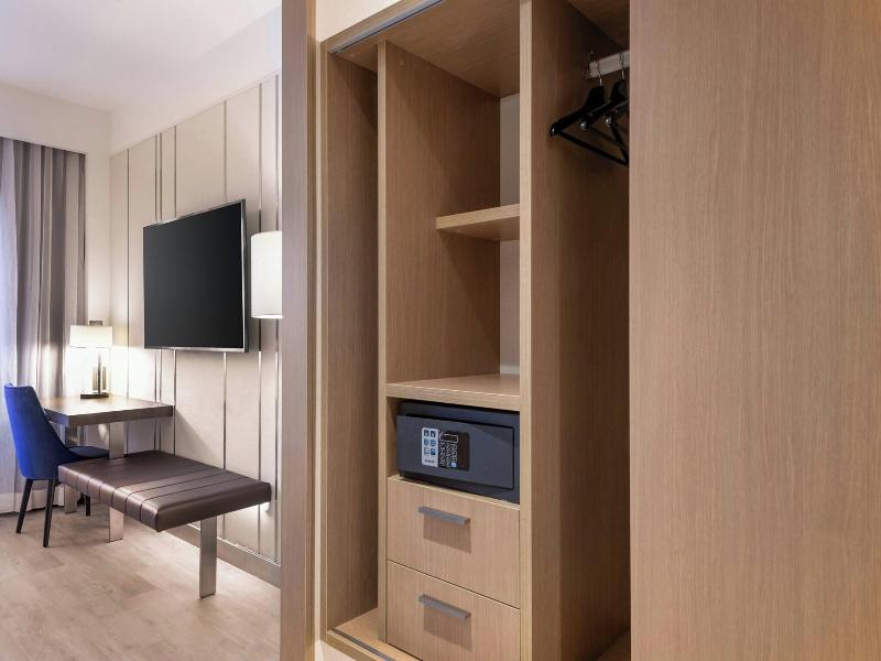 Ac Hotel By Marriott Saint-julien-en-genevois image