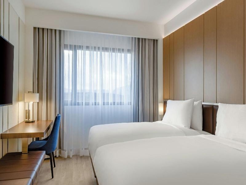 Ac Hotel By Marriott Saint-julien-en-genevois image