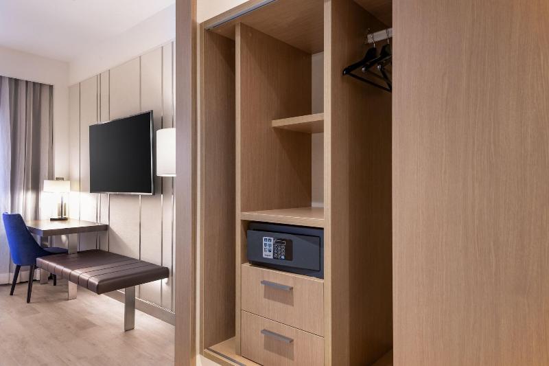 Ac Hotel By Marriott Saint-julien-en-genevois image