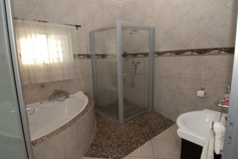 Ya Rena Guesthouse image 6