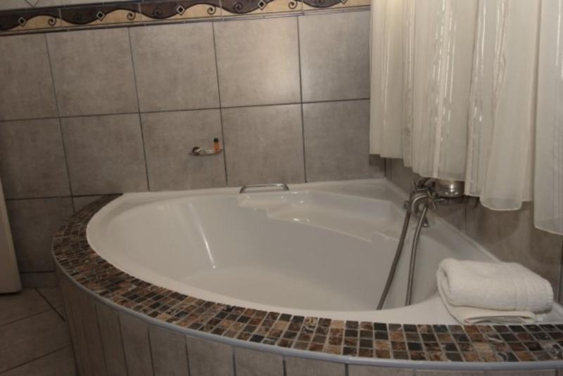 Ya Rena Guesthouse image 4