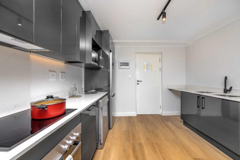 Newlands Peak Aparthotel image