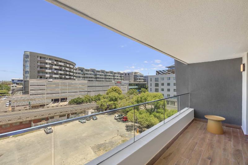 Newlands Peak Aparthotel image