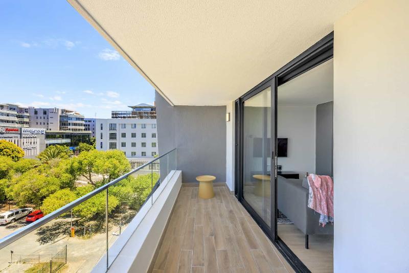 Newlands Peak Aparthotel image