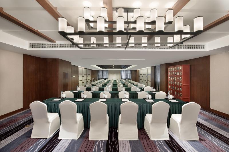 Crowne Plaza YADING image