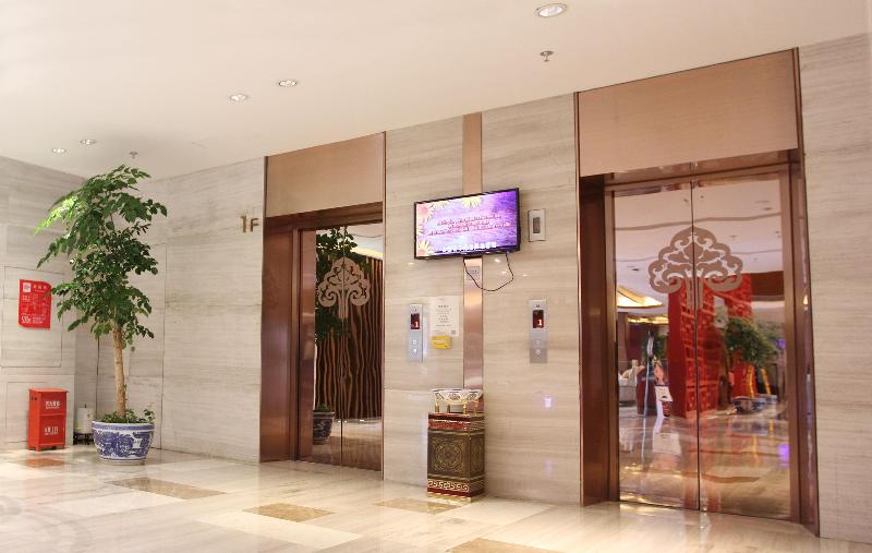 Crowne Plaza YADING image