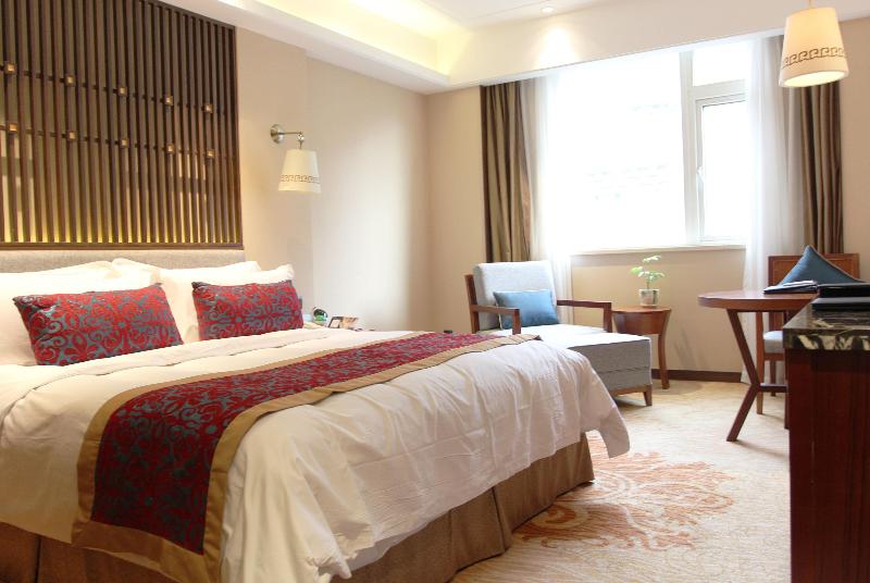 Crowne Plaza YADING image