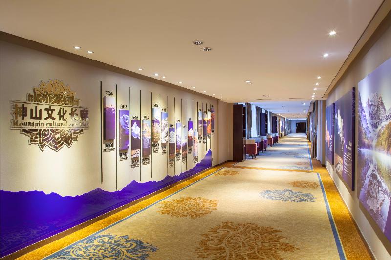 Crowne Plaza YADING image